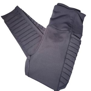 Nicole Miller Sport gray leggings Size Medium